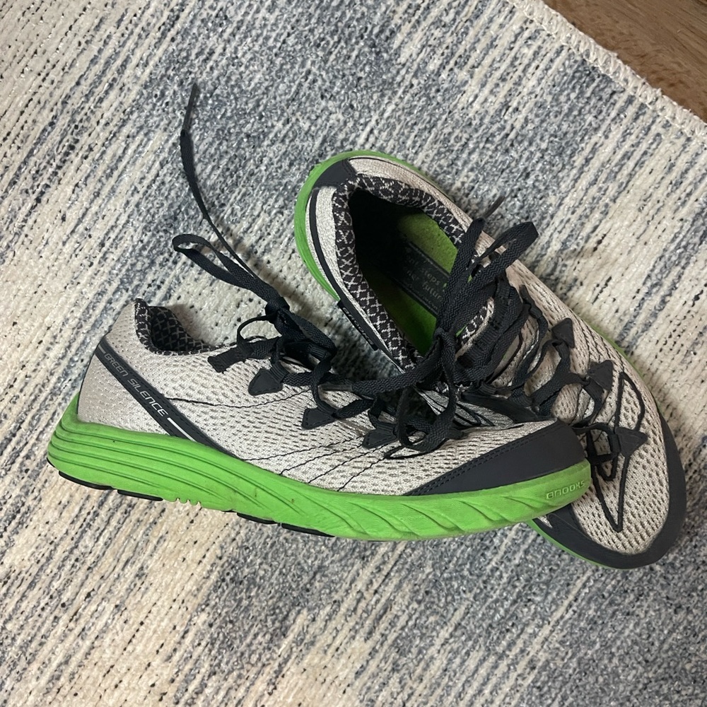 Brooks Green lightening running shoes sz 7.5